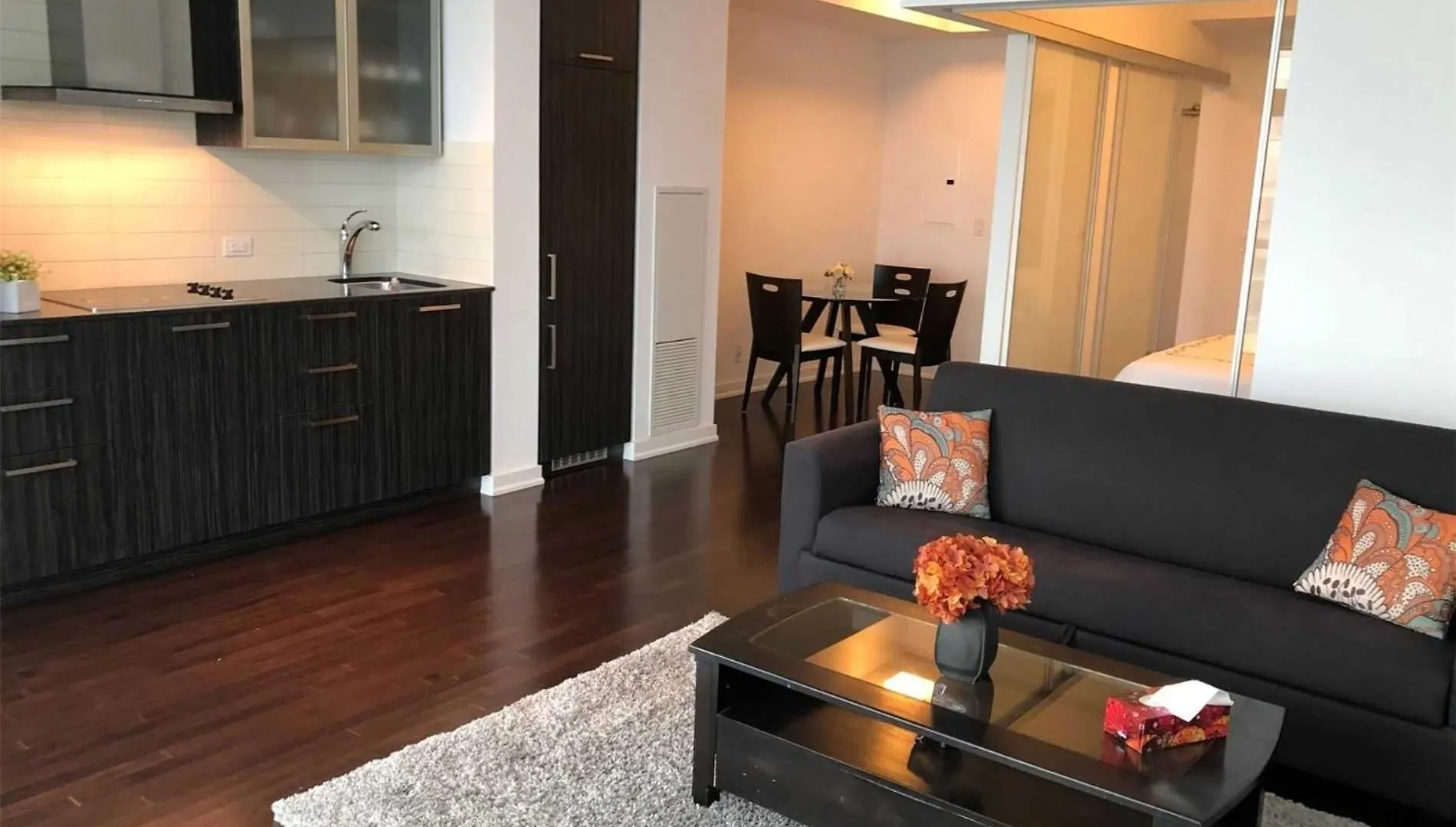 One Bed Plus Den Downtown 多伦多 公寓