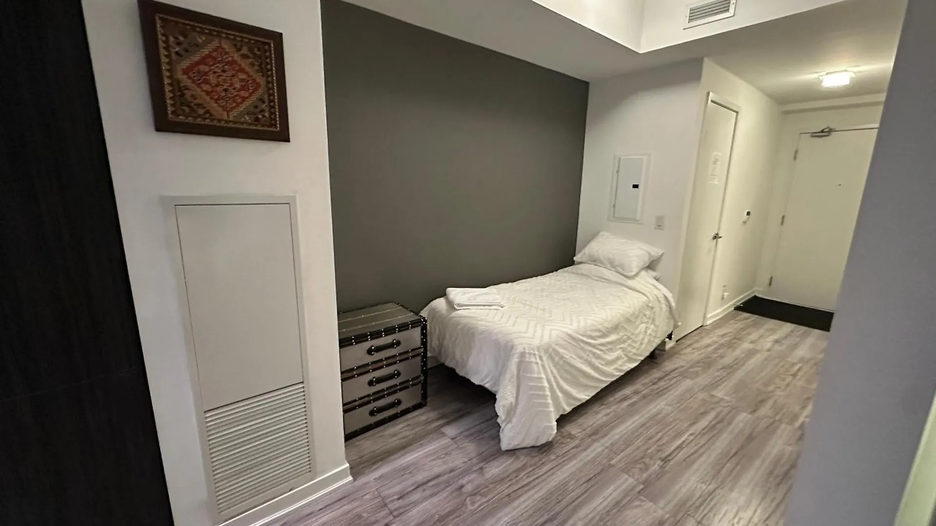 One Bed Plus Den Downtown 多伦多 0*,  加拿大